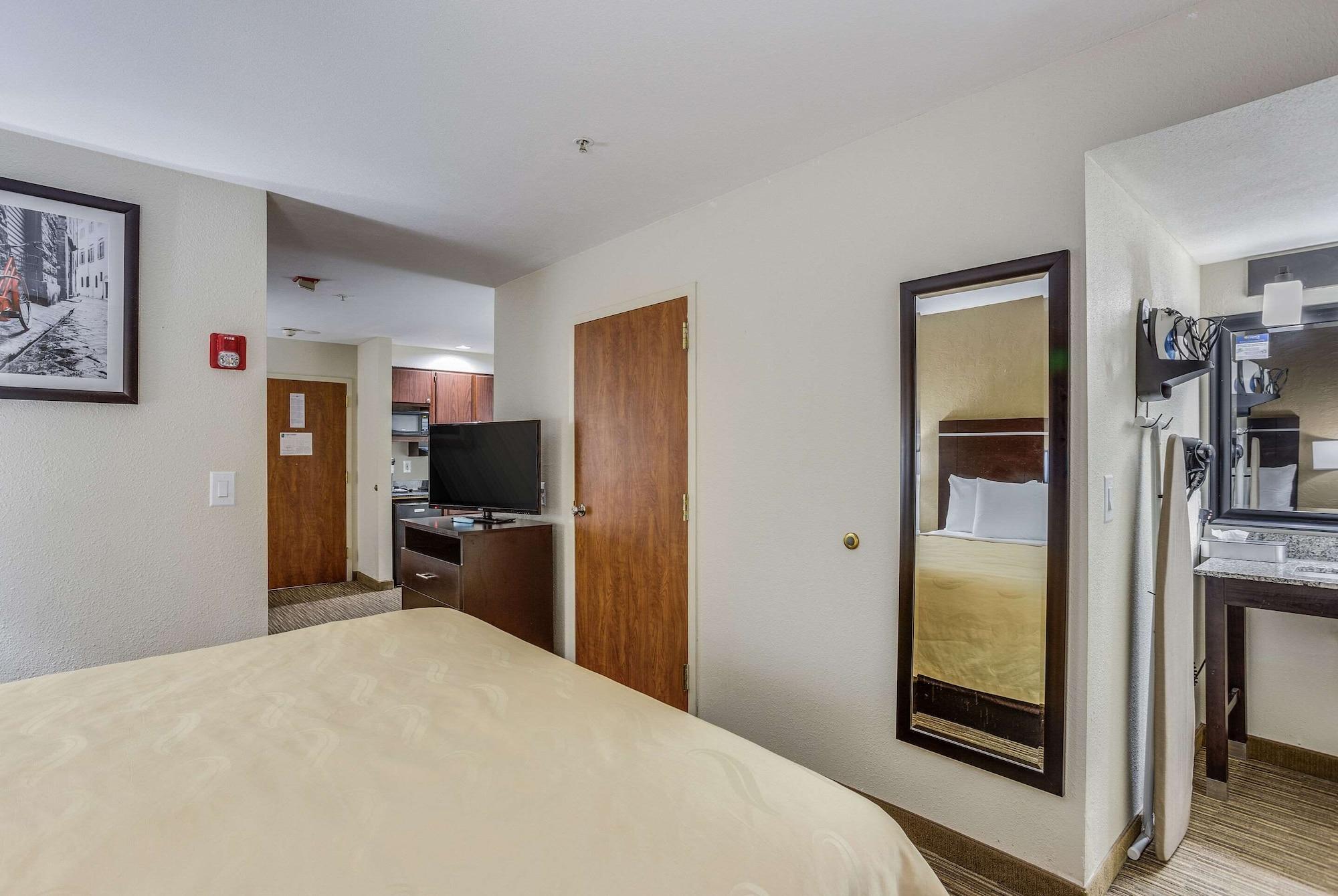 Quality Inn & Suites Meridian Exterior photo