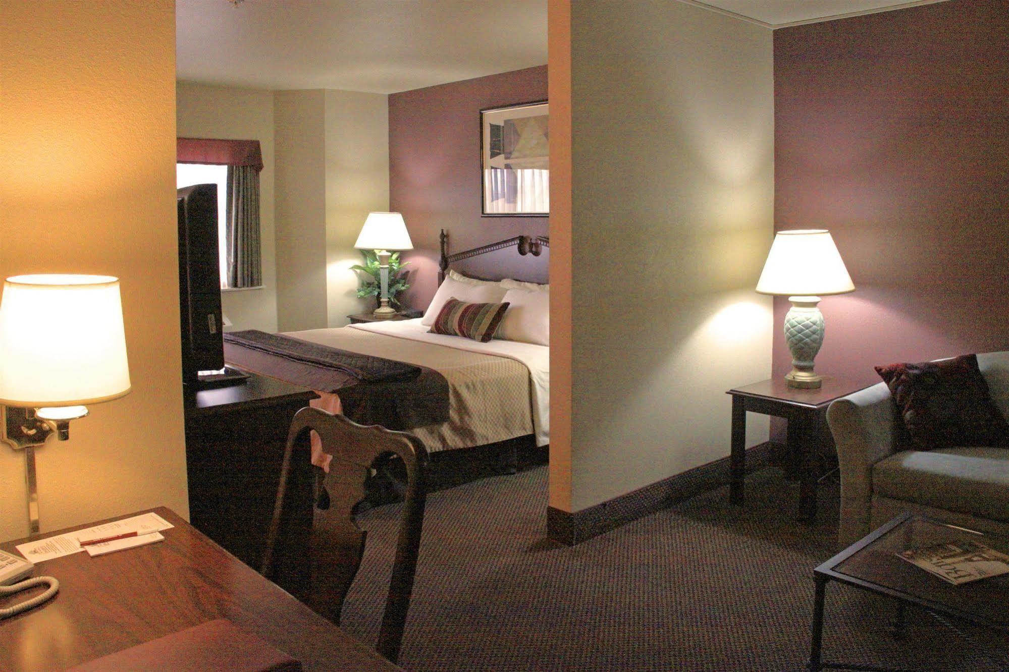 Quality Inn & Suites Meridian Exterior photo